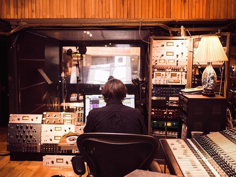 English to Chinese dubbing, music industry, sound, recording, GUM, interview, voice-over translation