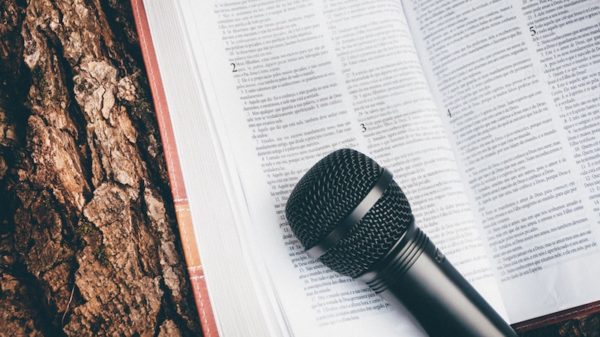 arthur-miranda-208124-unsplash Professional Speech writing services