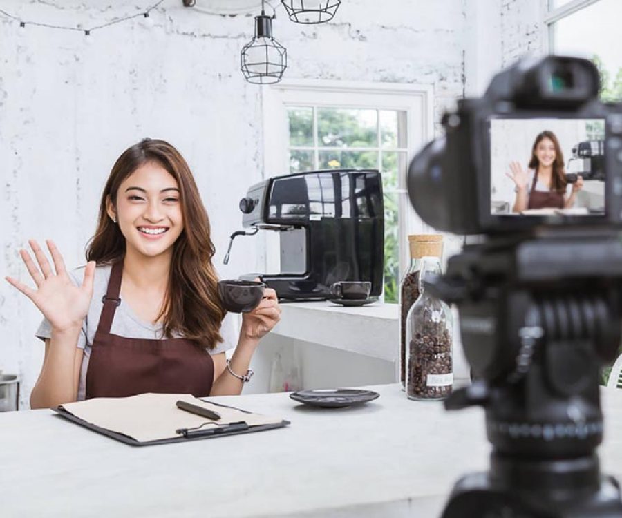 Au service de nos clients via la création et la gestion des médias sociaux chinois et des boutiques de commerce en ligne, l'acquisition de clients et les campagnes marketing.