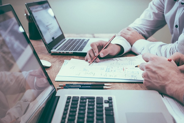 Stratégie de compte dédié Nous pouvons vous assigner un stratège professionnel qui analysera votre entreprise et créera un plan marketing pour les médias sociaux chinois, un plan éditorial et sera votre point de contact pour la préparation et la création de campagnes et de rapports.